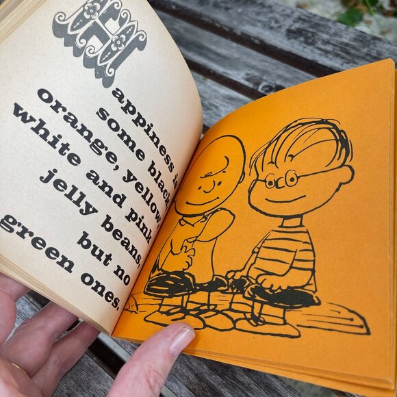 VINTAGE CHARLES SCHULZ MINI BOOK HAPPINESS IS A WARM PUPPY 🐶 FIRST EDITION 1970 - Picture 9 of 14